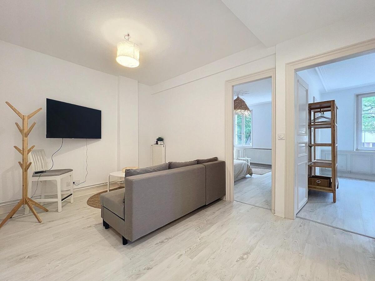 Spacious 2 Bedroom Petite France Appartement *