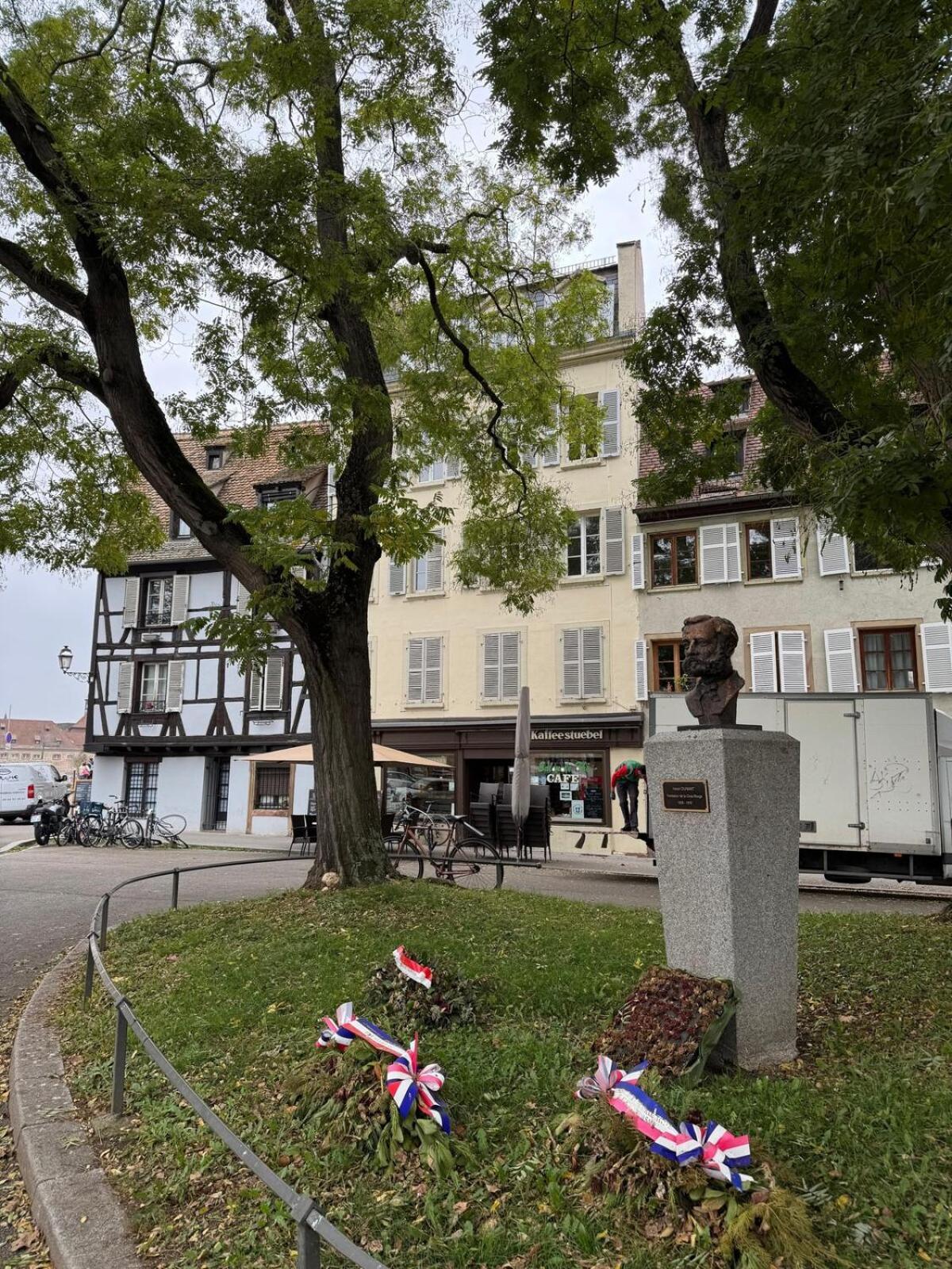 Spacious 2 Bedroom Petite France Apartment *